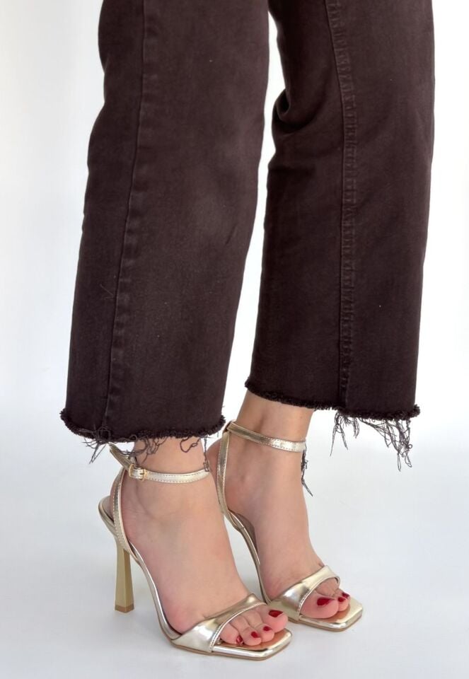 Jowin Gold Rugan Topuklu Bilekten Kemerli Ayakkabı