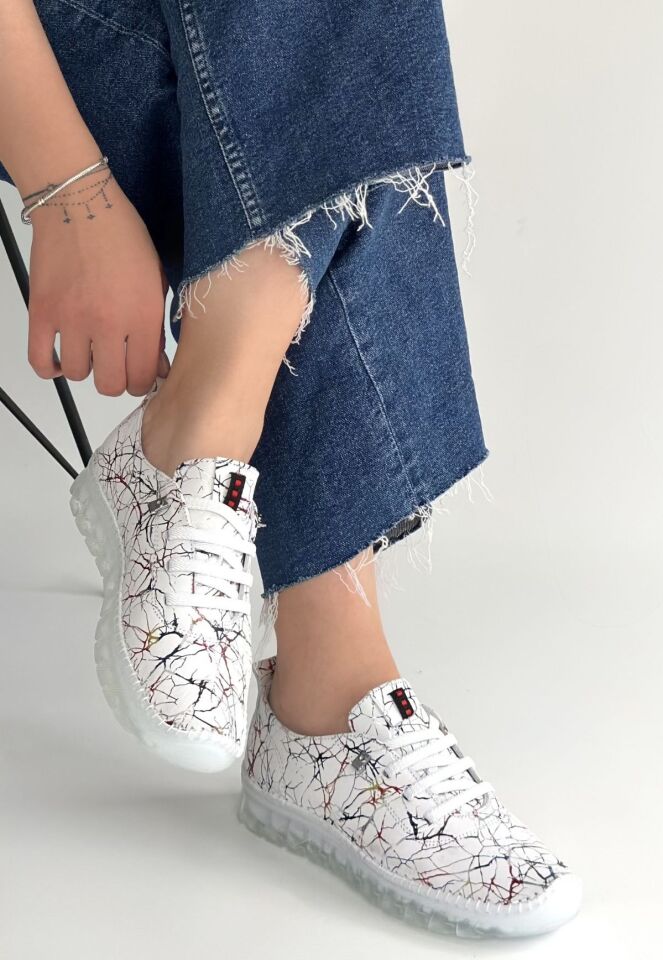 Kinte Beyaz Desenli Deri Bağcıklı Spor Ayakkabı